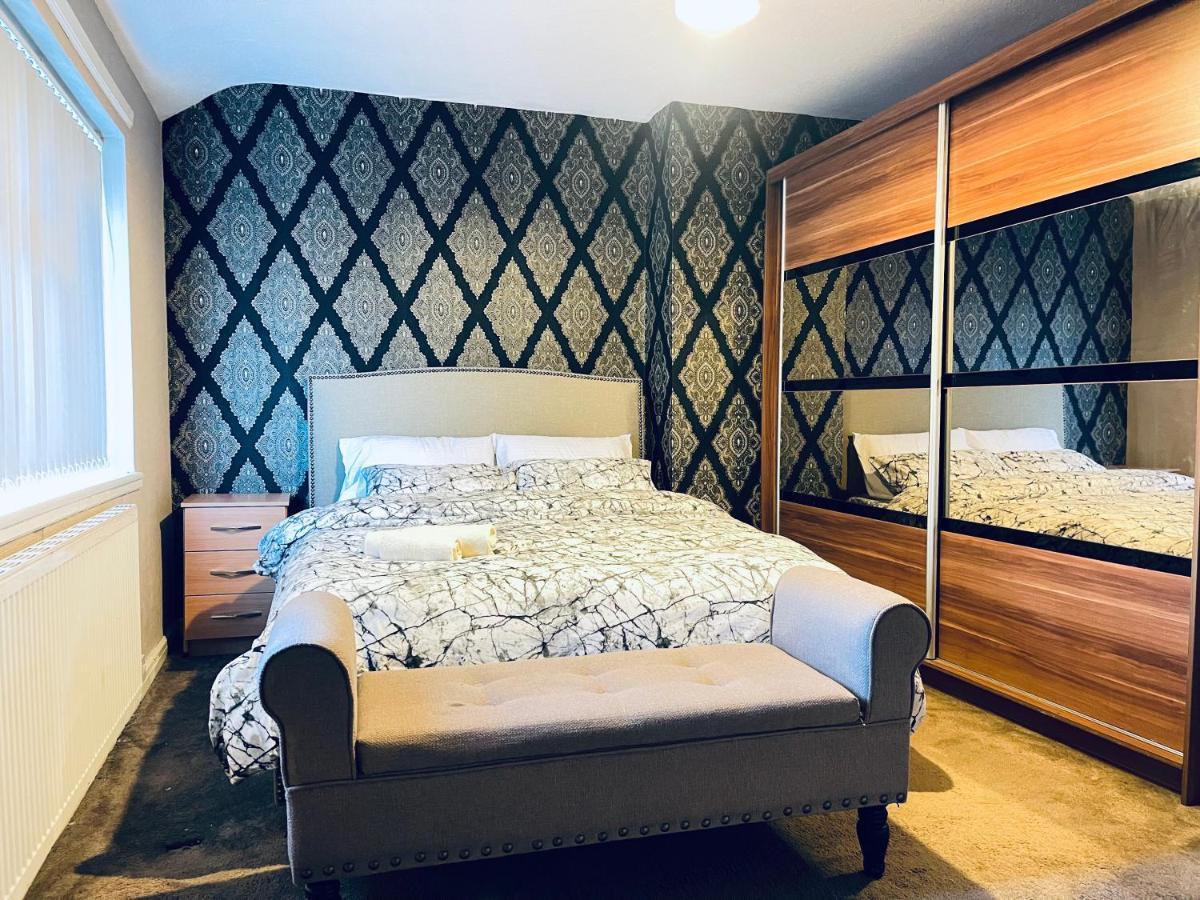 Holiday home 3 Bedroom House,close To M6-express Way To Centre *
