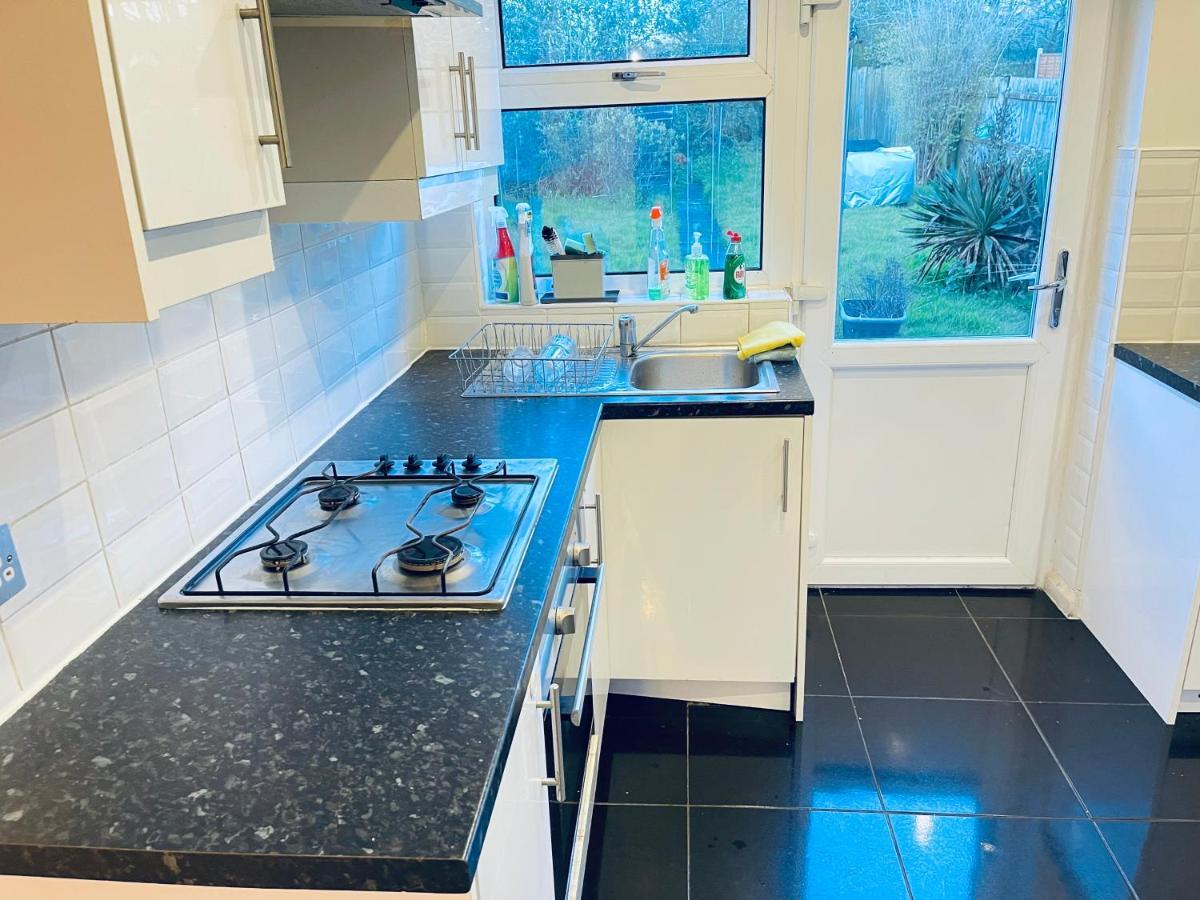 Holiday home 3 Bedroom House,close To M6-express Way To Centre *
