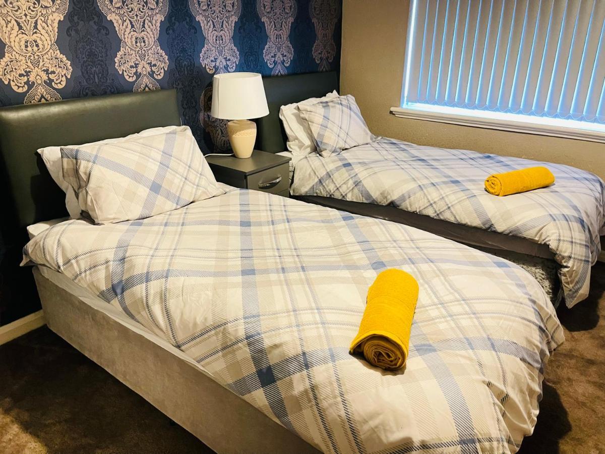 3 Bedroom House,close To M6-express Way To Centre Holiday home