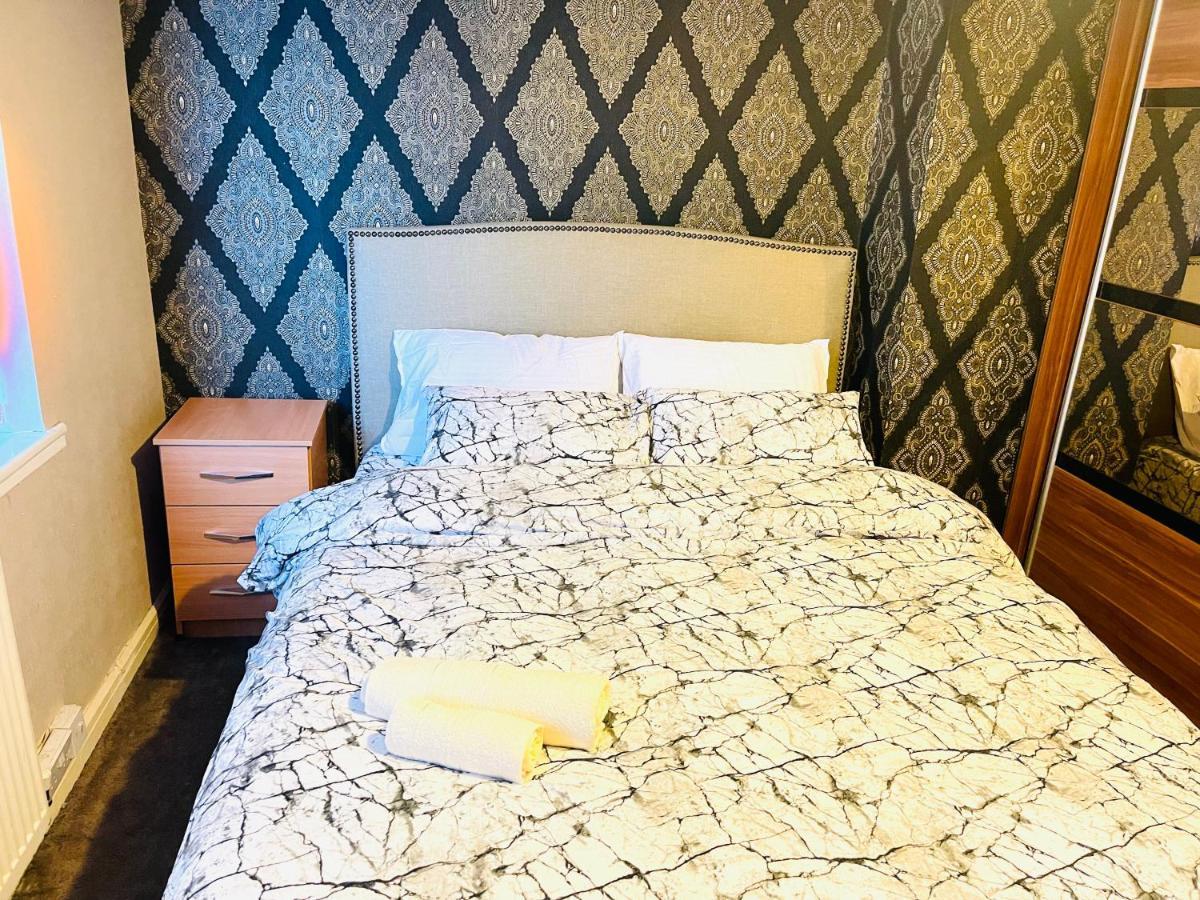 3 Bedroom House,close To M6-express Way To Centre *