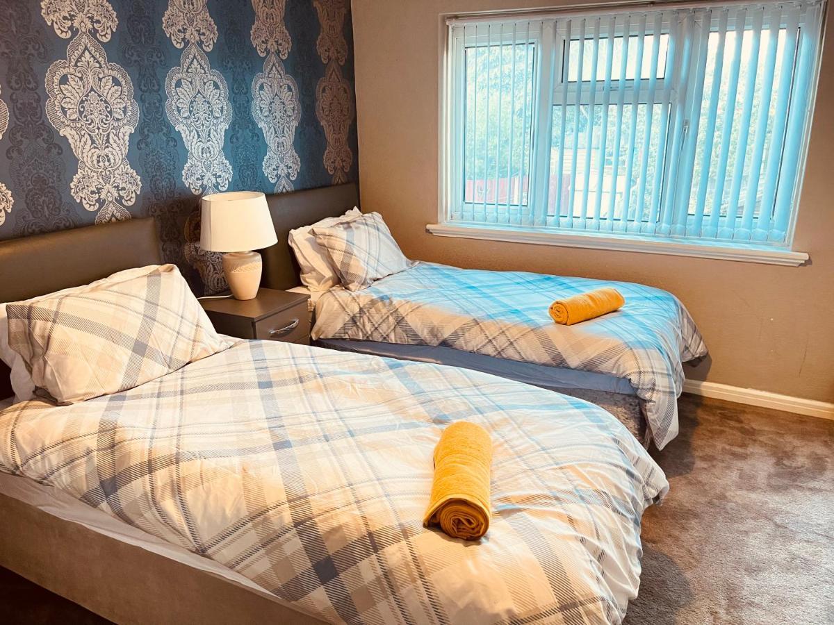 Holiday home 3 Bedroom House,close To M6-express Way To Centre