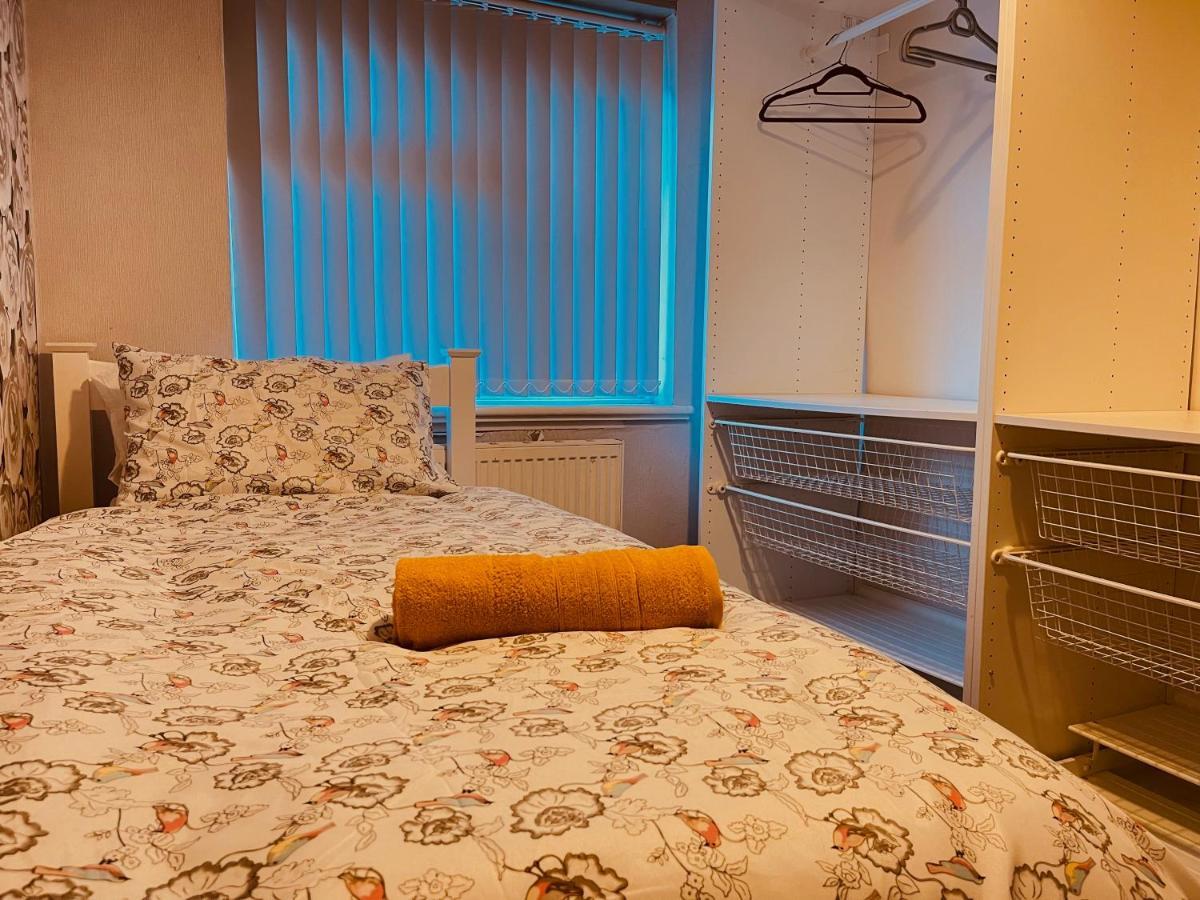 3 Bedroom House,close To M6-express Way To Centre Birmingham